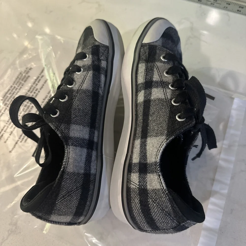 Keen Elsa III plaid wool sneakers Shoes Size 8.5 Medium Black Gray